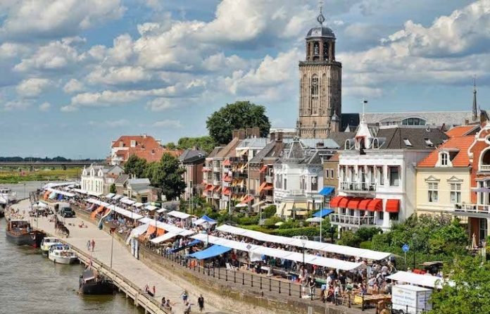 deventer-boekenmarkt-ijsselkade deventer-boekenmarkt-ijsselkade